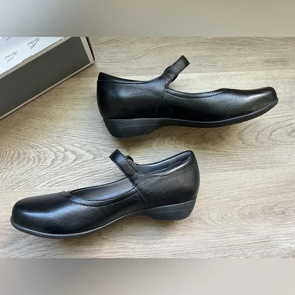 Dansko | ‘Fawna’ Black Milled Nappa Mary Janes - Picture 3 of 12